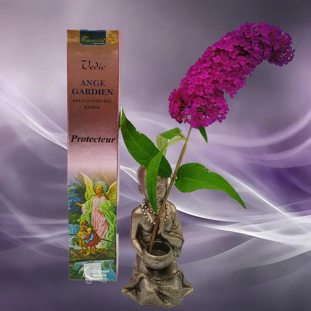 Boîte d'encens naturel Vedic Ange Gardien Basilic cuivrée avec illustration d'un ange protégeant des enfants, statuette de moine et fleur violette sur fond mauve