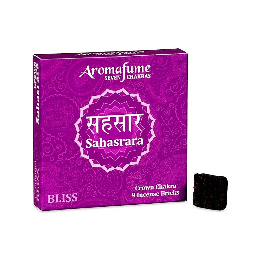 Encens en briques Aromafume, emballage violet Sahasrara avec mentions « Seven Chakras » et « Crown Chakra 9 Incense Bricks », brique noire à côté.