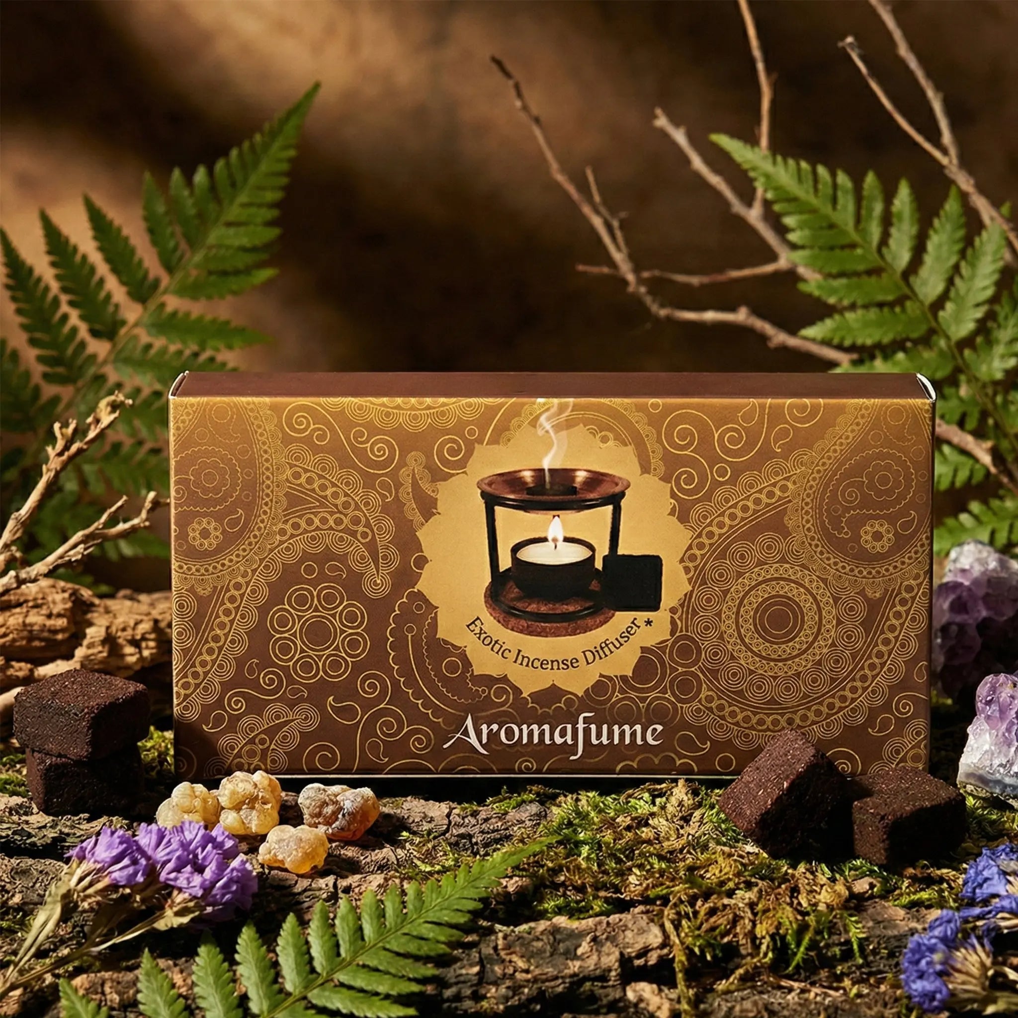 Boîte aux motifs dorés Aromafume - Briques d'Encens Royal Sandal avec carrés d'encens bruns pour rituel sacré