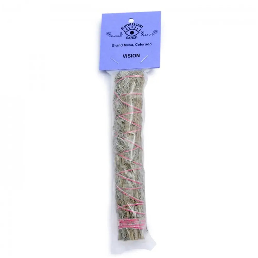 Bâton purificateur Vision en herbes séchées ficelées de rose, emballé dans un sachet plastique transparent avec étiquette violette.