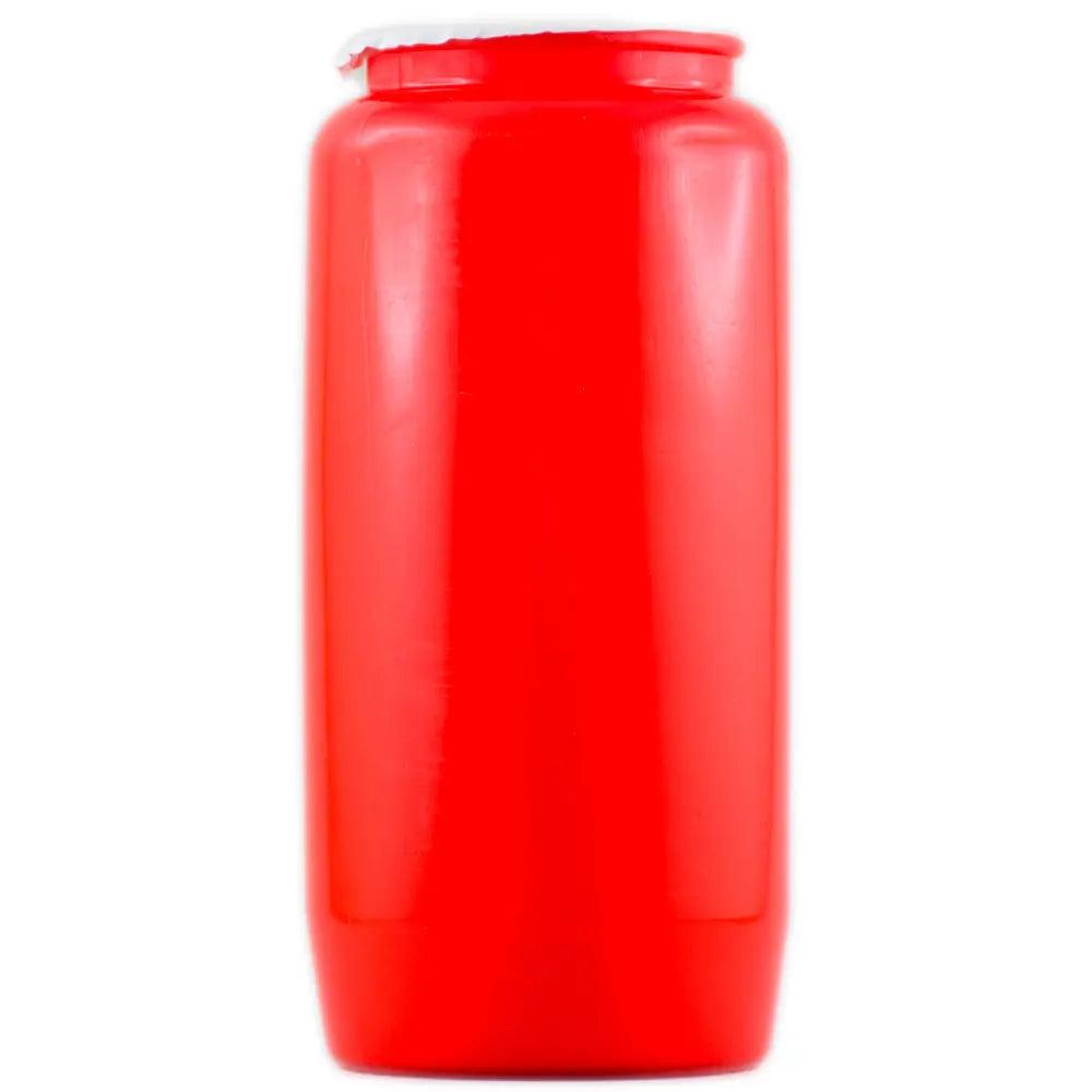 Une bougie de sanctuaire rouge (bougie de neuvaine) de forme cylindrique, conçue pour une combustion longue durée, présentée sur un fond blanc.
