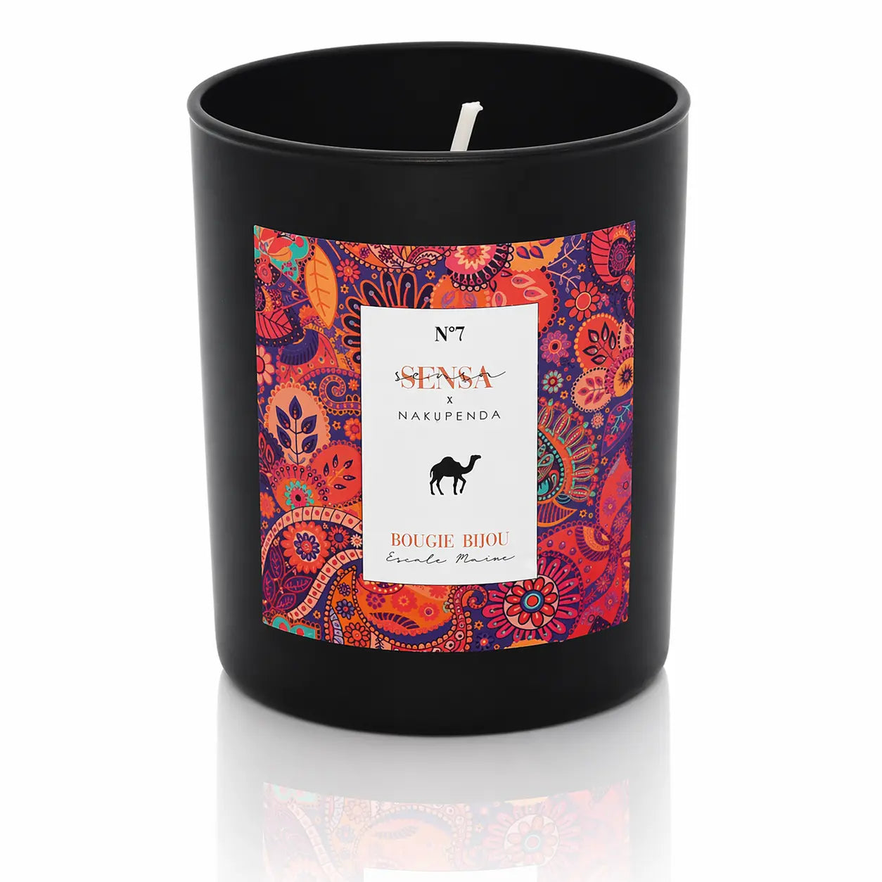 Bougie bijou Sensa x Nakupenda n°7 Escale Maroc présentée de face dans son pot noir mat.