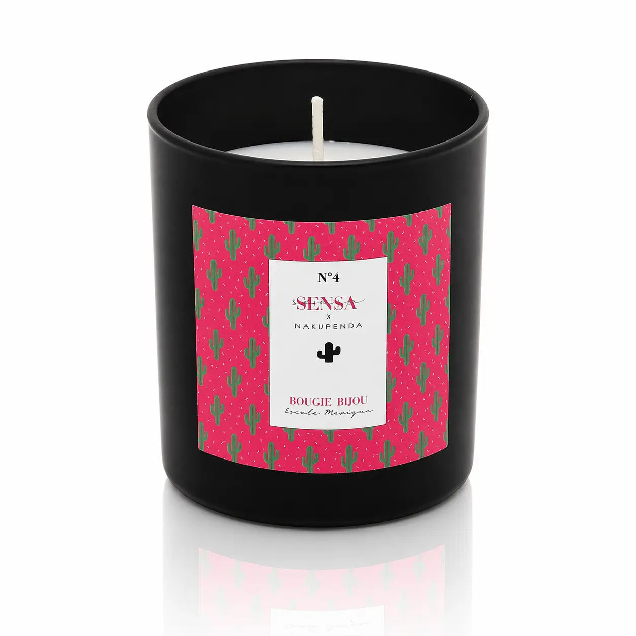 Bougie bijou Sensa x Nakupenda n°4 Escale Mexique dans un pot noir mat avec étiquette rose aux motifs cactus.