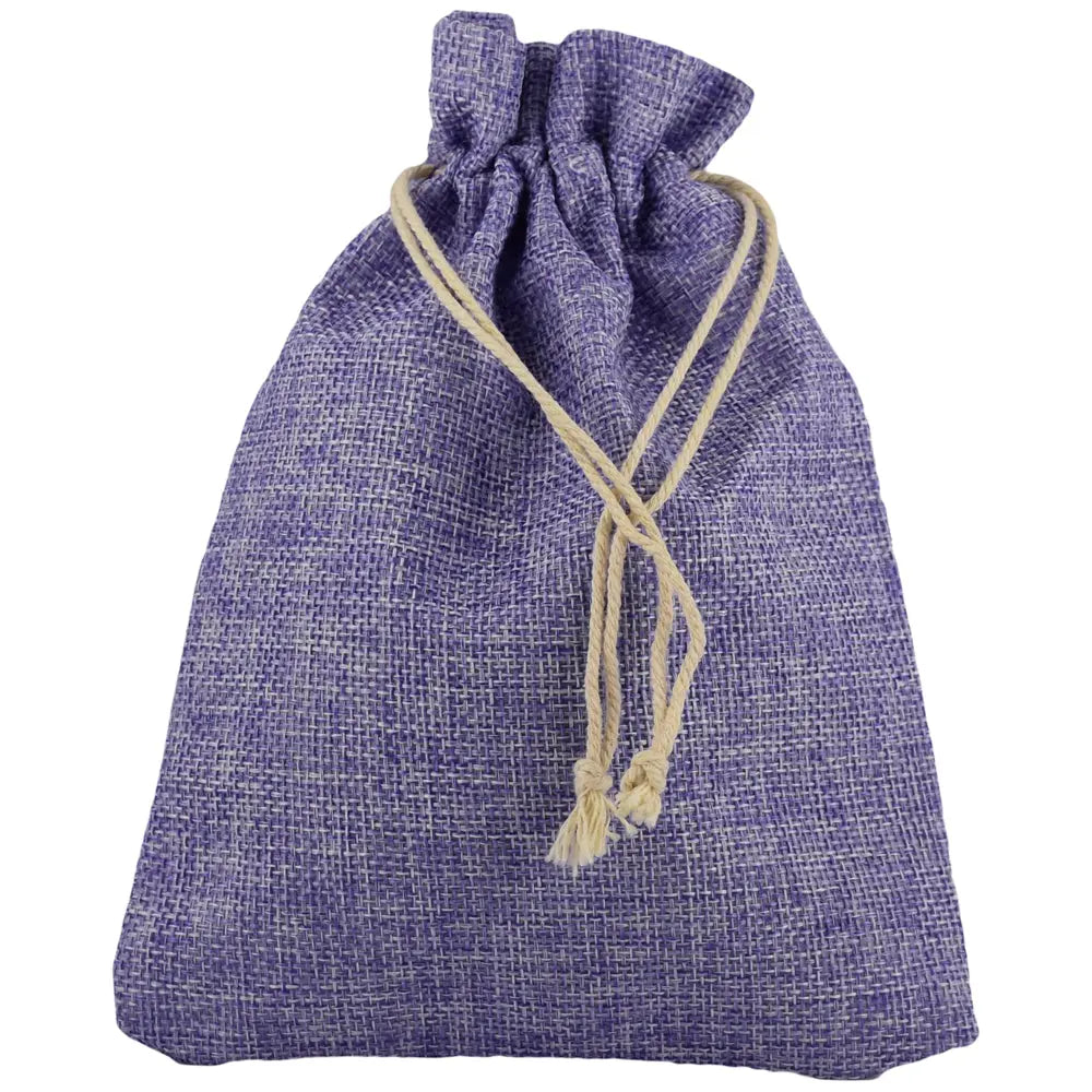 Bourse en toile de jute mauve, fermeture par cordon.
