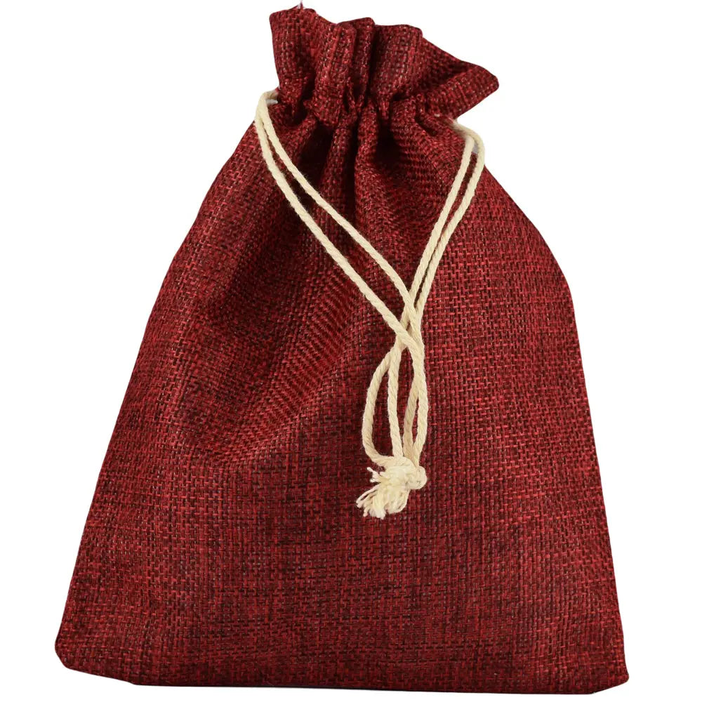 Bourse en toile de jute rouge bordeaux, fermeture par cordon.