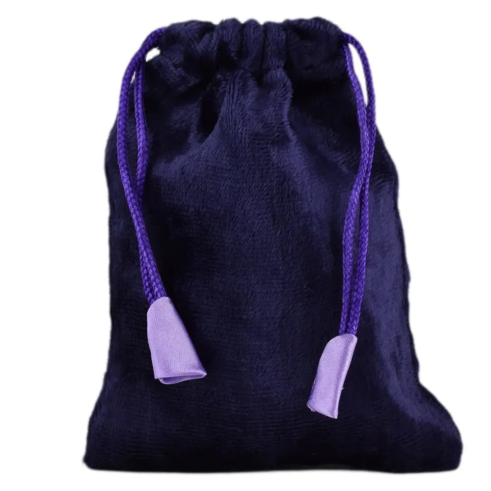 Bourse en velours violet avec cordons de serrage.