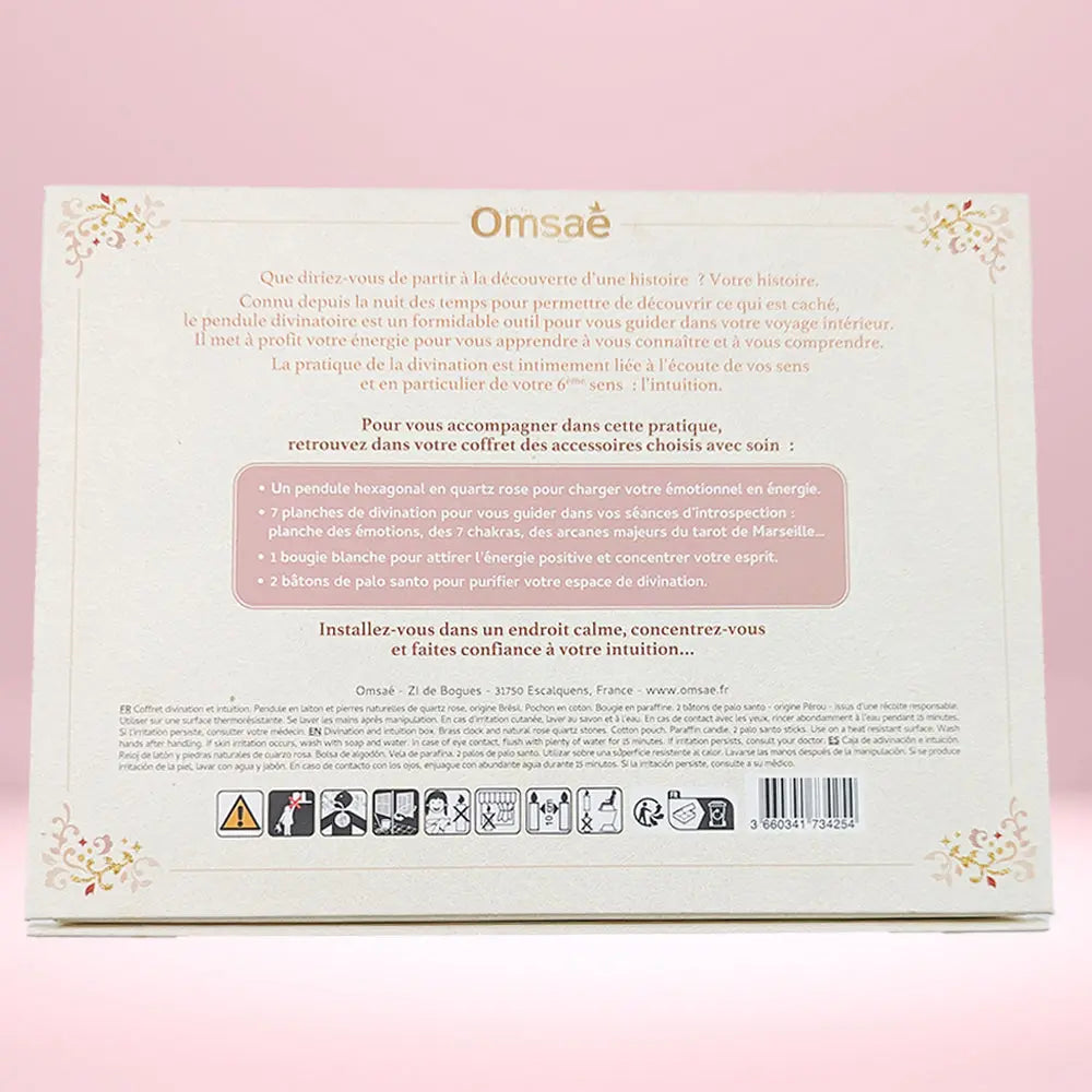 Coffret divination & intuition Omsaé avec pendule quartz rose, bougie blanche, palo santo et planches beiges.