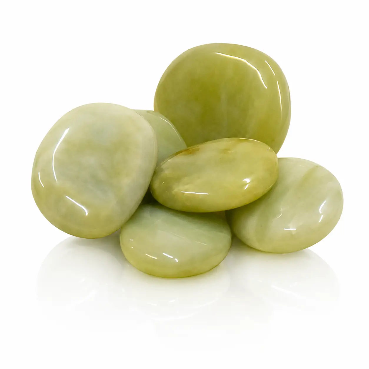 Lot de pierres de Jade New Jade polies et lisses, de forme galet, aux nuances vert clair.