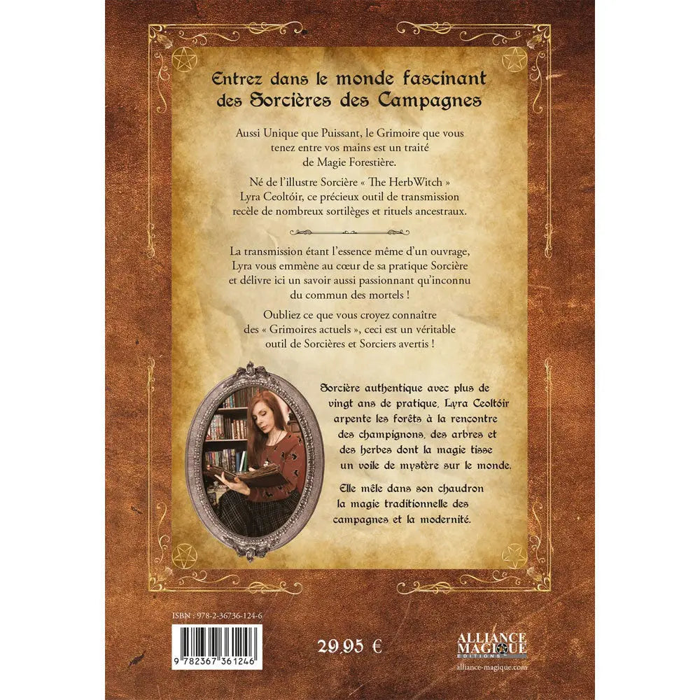 Dos du Grimoire de Magie Forestière sur fond imitation cuir ancien. Le texte présente cet ouvrage comme un véritable traité de magie des campagnes rédigé par Lyra Ceoltóir, dont le portrait figure dans un médaillon.