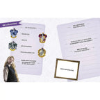 Harry Potter - Mon journal secret de sorcière, une double-page intérieure intitulée « Mon CARACTÈRE » permettant de définir ses traits de personnalité et sa maison de Poudlard (Serdaigle, Gryffondor, Serpentard, Poufsouffle), illustrée d'un portrait de Luna Lovegood en uniforme et d'un cadre pour y coller sa photo.