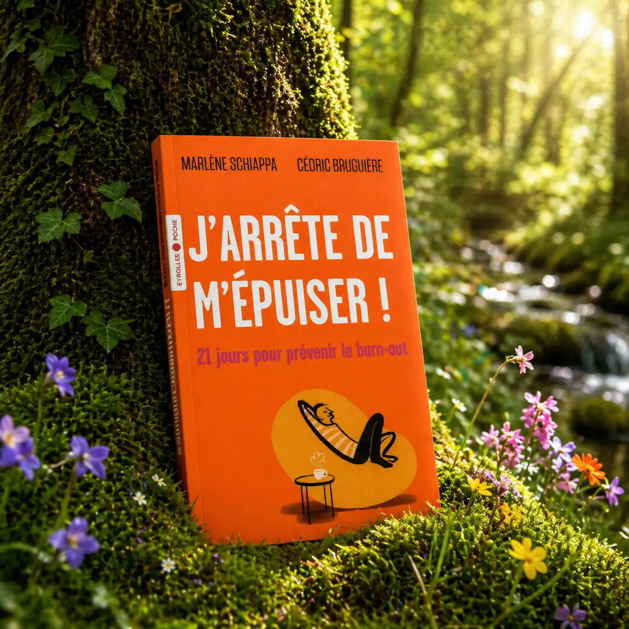 Livre orange vif J'Arrête de M'Epuiser ! posé dans la nature, illustré d'un personnage relaxé sur un transat avec une tasse de café.