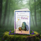 Livre La Protection par les Pierres d'Amandine Forestier posé sur une souche moussue, illustré d'un cristal de roche, d'un œil-de-tigre, d'une labradorite et d'un disque noir.