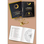 Présentation du coffret « Le Guide Pratique du Pendule » de D. Jurriaanse (Éditions Trajectoire), comprenant un livre d'initiation ouvert sur un cadran de radiesthésie, son étui de rangement noir et or, ainsi qu'un pendule goutte doré avec sa chaîne.