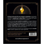 Quatrième de couverture du coffret « Le Guide Pratique du Pendule » de D. Jurriaanse, présentant un texte sur la radiesthésie et précisant son contenu : un livre de 112 pages incluant 40 planches, ainsi qu'un pendule « goutte » doré.