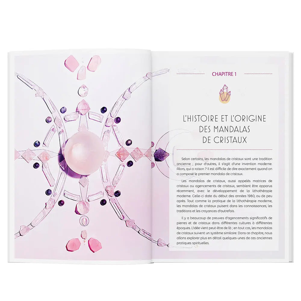 Les Mandalas de Cristaux de Ethan Lazzerini, une double page intérieure de l'ouvrage affichant la photographie d'une grille de pierres roses et violettes disposées de manière symétrique à gauche, et le début du Chapitre 1 intitulé "L'histoire et l'origine des mandalas de cristaux" à droite.