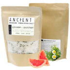 Sachet kraft de Sel de bain Himalaya Jolie Peau géranium pamplemousse avec cristaux blancs et fleurs.