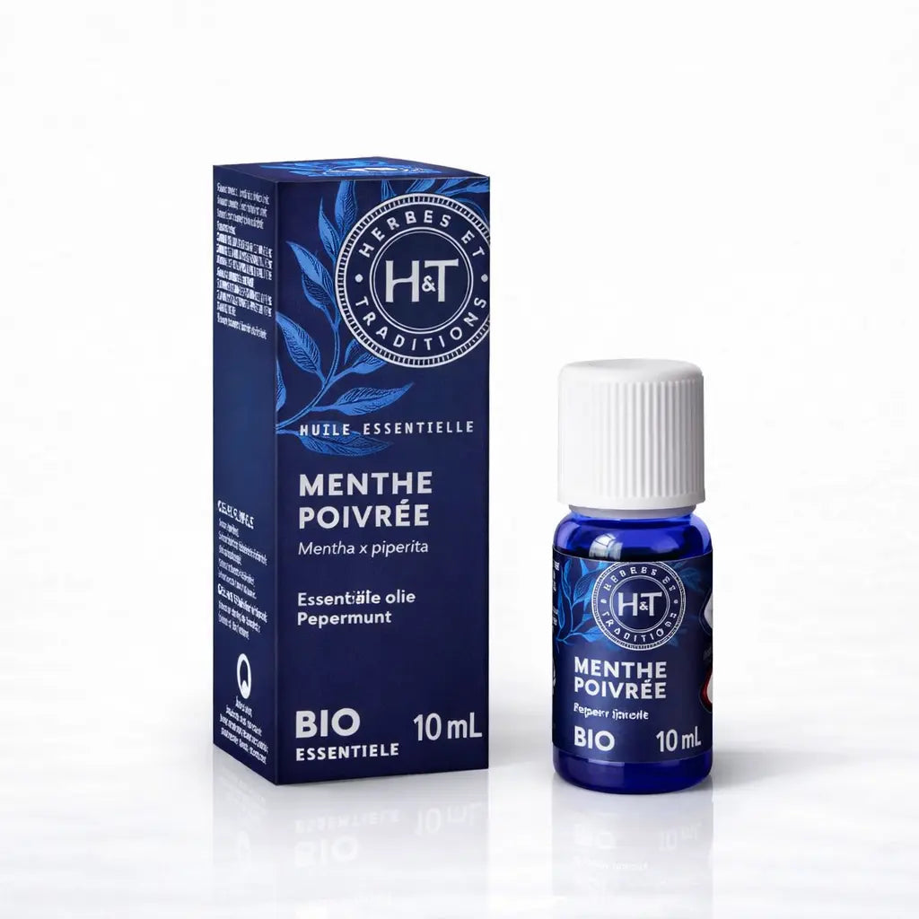 Un flacon de 10 ml et son emballage d'huile essentielle de Menthe Poivrée (Bio) de la marque Herbes & Traditions, présentés sur un fond blanc épuré.