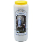 Neuvaine blanche « Notre Dame de Lourdes » avec illustration de l’apparition à Bernadette, couvercle jaune, sur fond blanc.