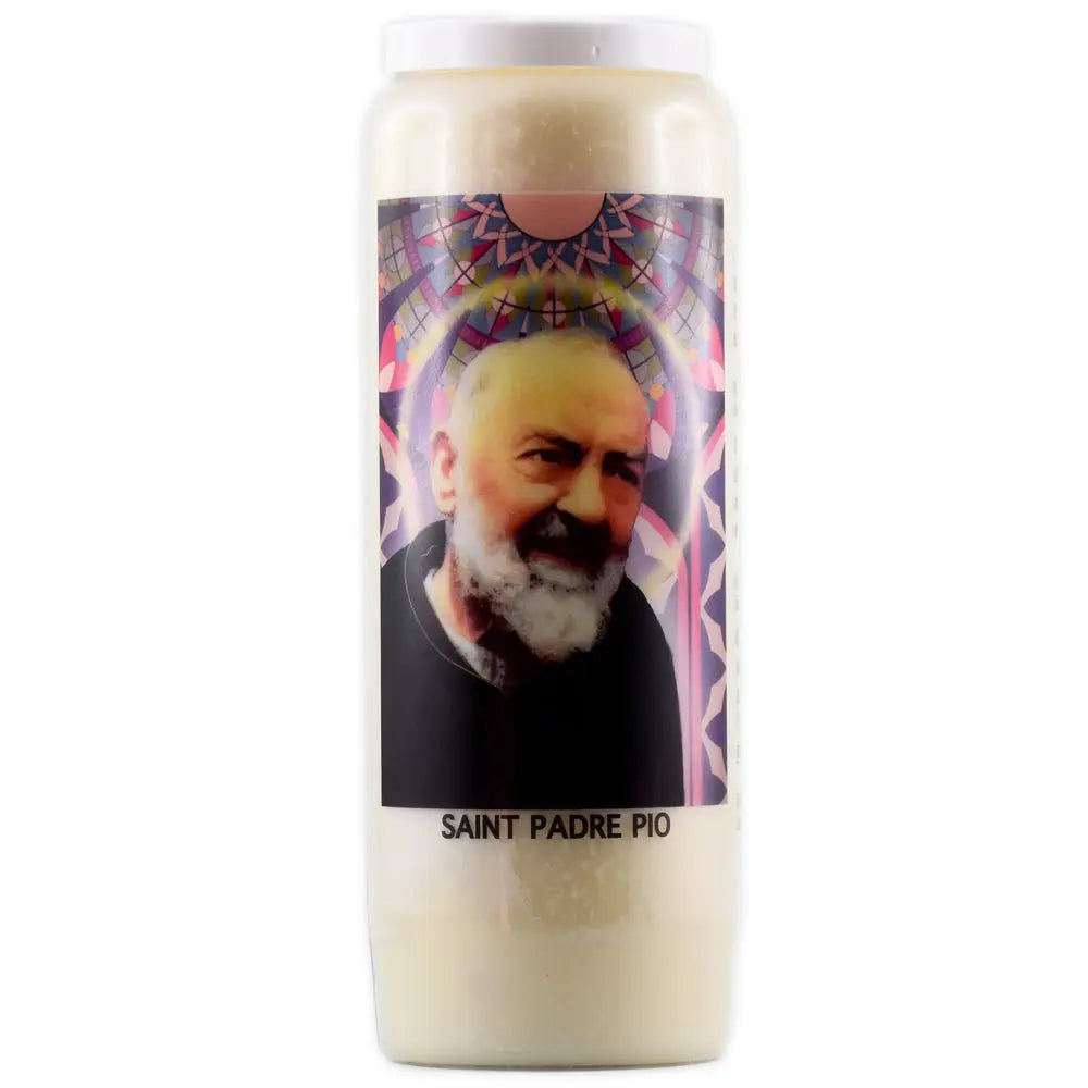 Bougie neuvaine blanche Saint Padre Pio avec illustration religieuse colorée sur fond blanc.