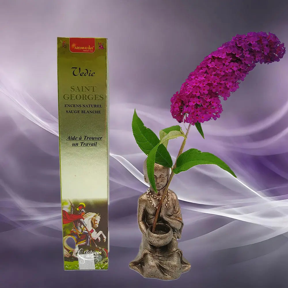 Boîte d'encens naturel Vedic Saint Georges Sauge Blanche dorée avec illustration du saint terrassant un dragon, statuette de moine et fleur violette sur fond mauve