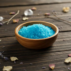 Bol de Granulés Sel Infusé - Brise Marine de couleur bleu océan pour rituel de purification par l'eau